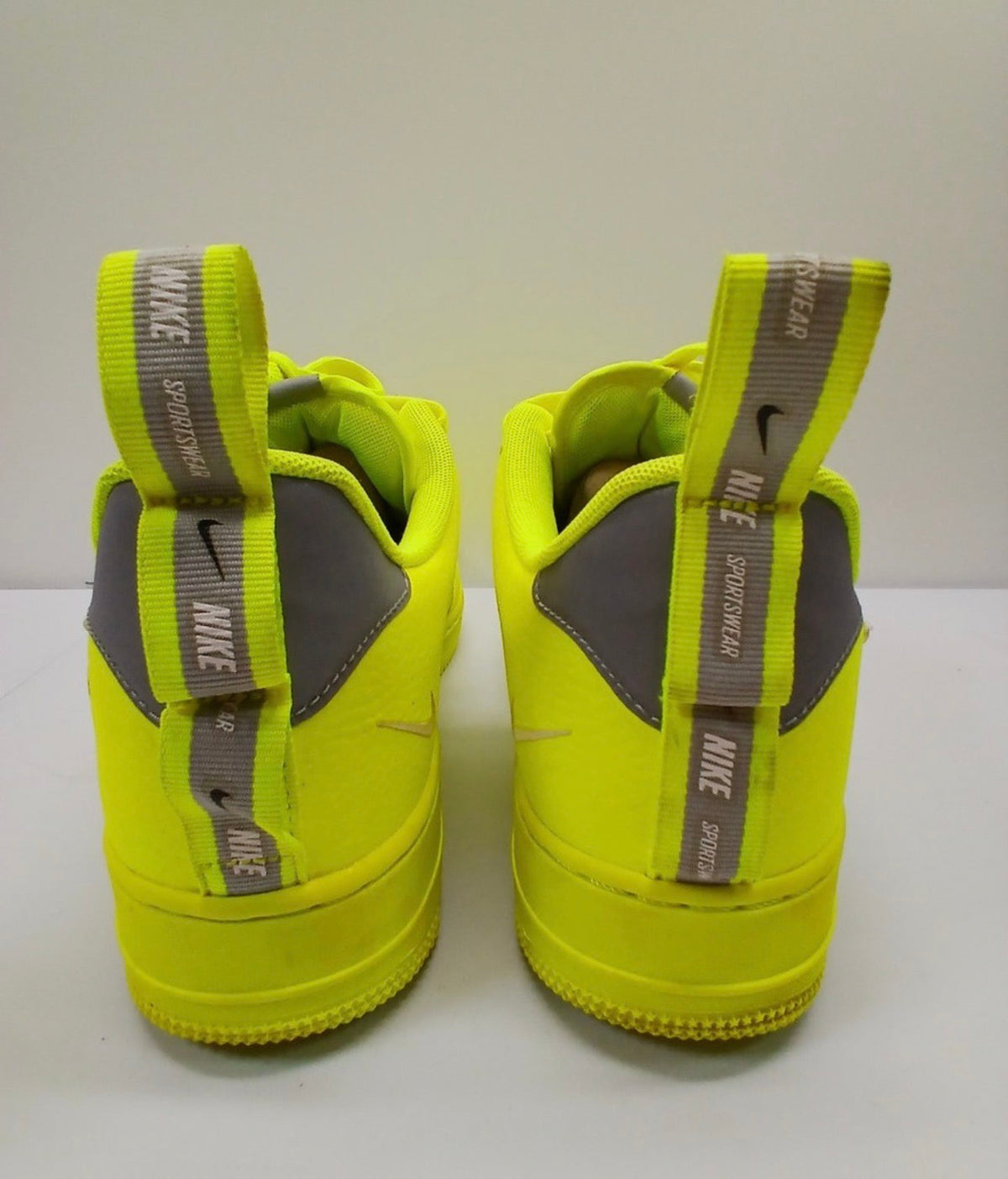 Nike Air Force 1 07 LV8 Utility Volt